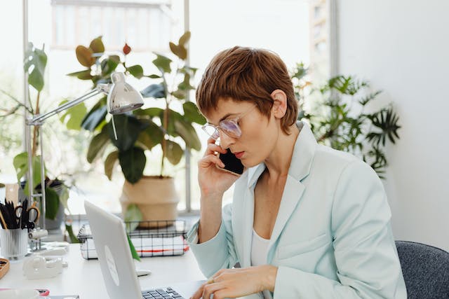 landlord-talking-on-the-phone