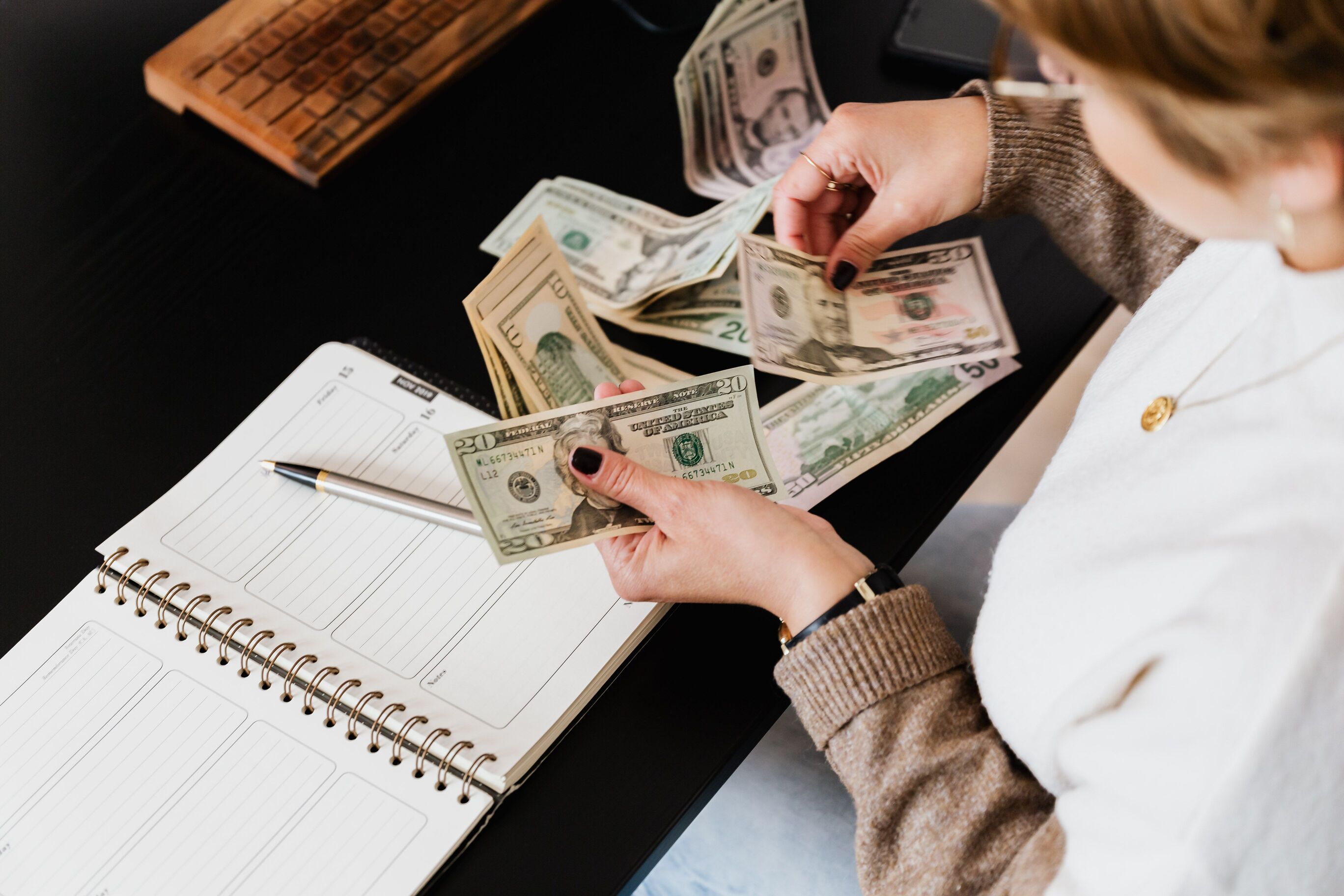 counting_cash_50 counting_cash_50