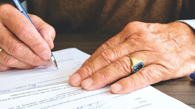 tenant-signing-a-document