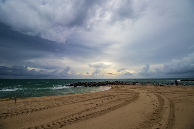 stormy-sky-on-beach-in-florida